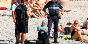 Todo sobre la imagen de unos policías obligando a desvestirse a mujer musulmana en una playa de Francia