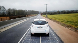 Francia inaugura carretera solar capaz de abastecer de energía a un pueblo