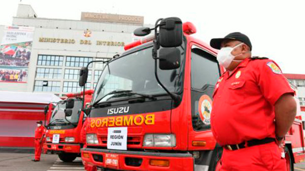 Japón dona cinco vehículos de emergencia a los Bomberos del Perú