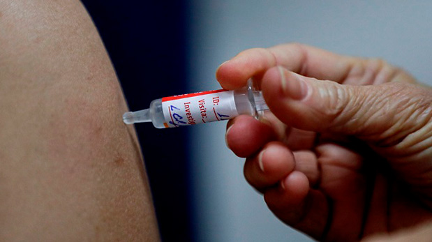 Johnson & Johnson desde hace tres semanas solicitó el permiso a autoridades sanitarias para vacunar a voluntarios que recibieron placebo